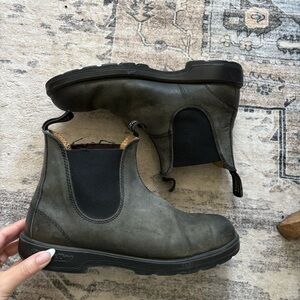 Blundstone leather boots size 9
